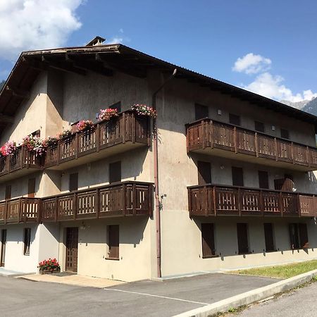 Vila Pinzolocasa Exteriér fotografie
