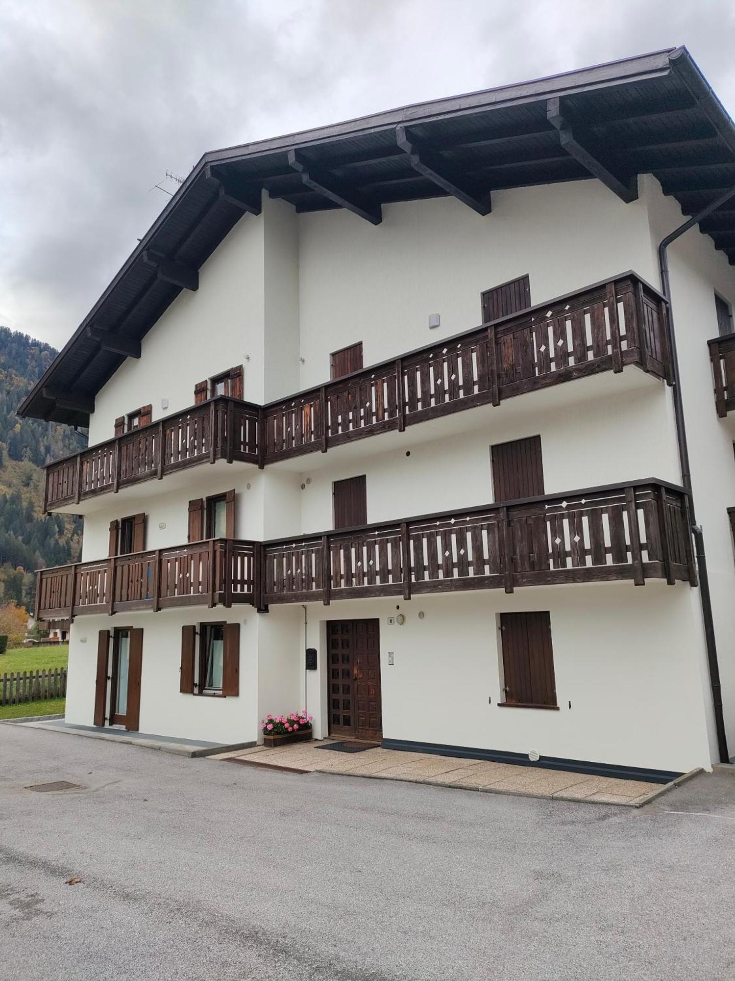 Vila Pinzolocasa Exteriér fotografie